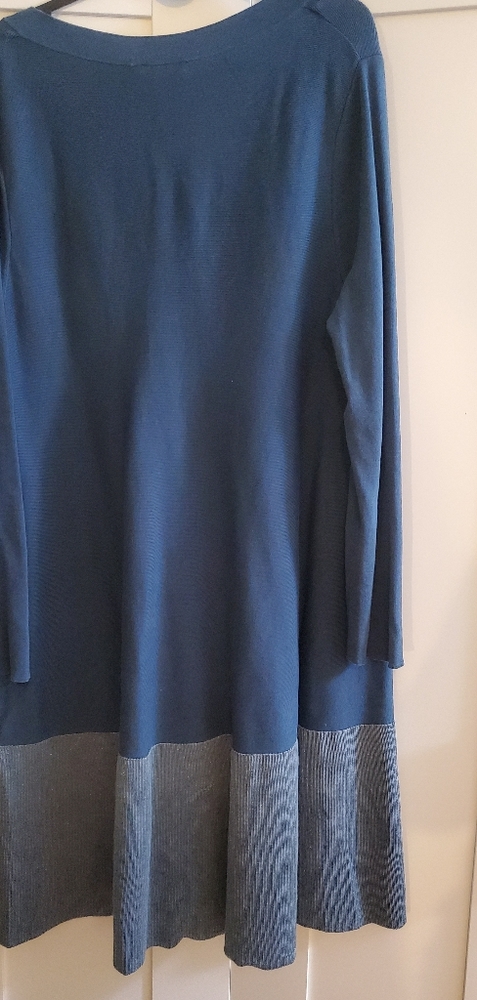 Dress - Picture 2 of 5